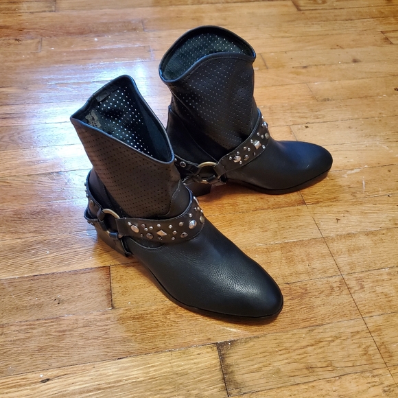 NWOT TWIGGY LONDON Black Leather Rhinestone Ankle Western Boots - Picture 3 of 10